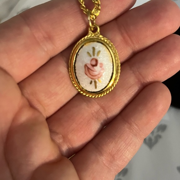 Vintage Goldette 3 chain gold tone cameo locket necklace - Picture 8 of 11